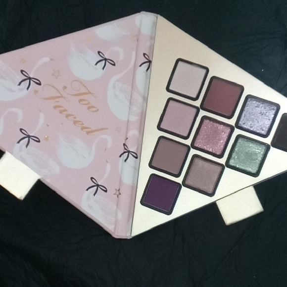 Too Faced Festive Makeup Collection - Picture 5 of 7